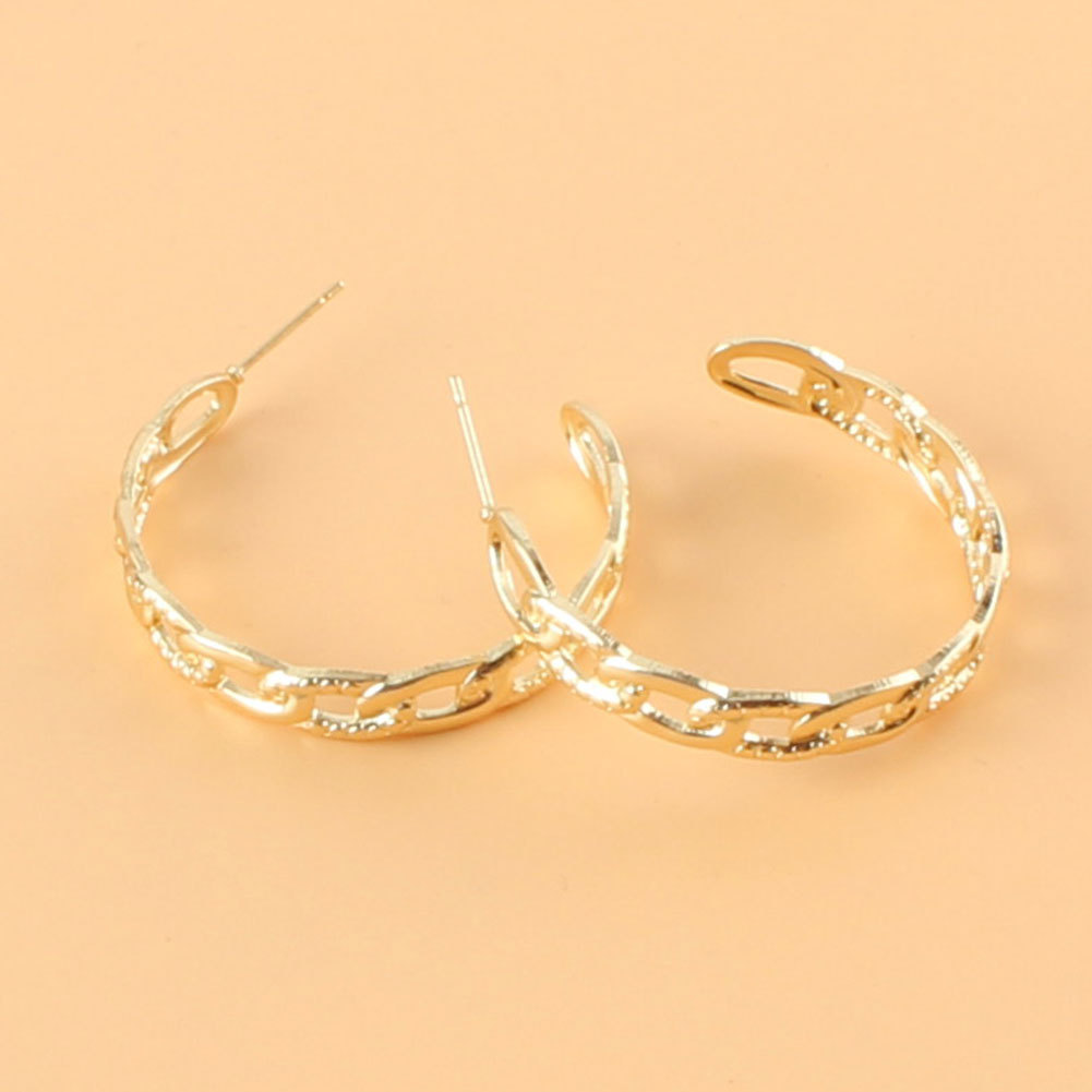 Vente En Gros Bijoux Boucles D&#39;oreilles En Alliage Creux En Forme De C Nihaojewelry display picture 2