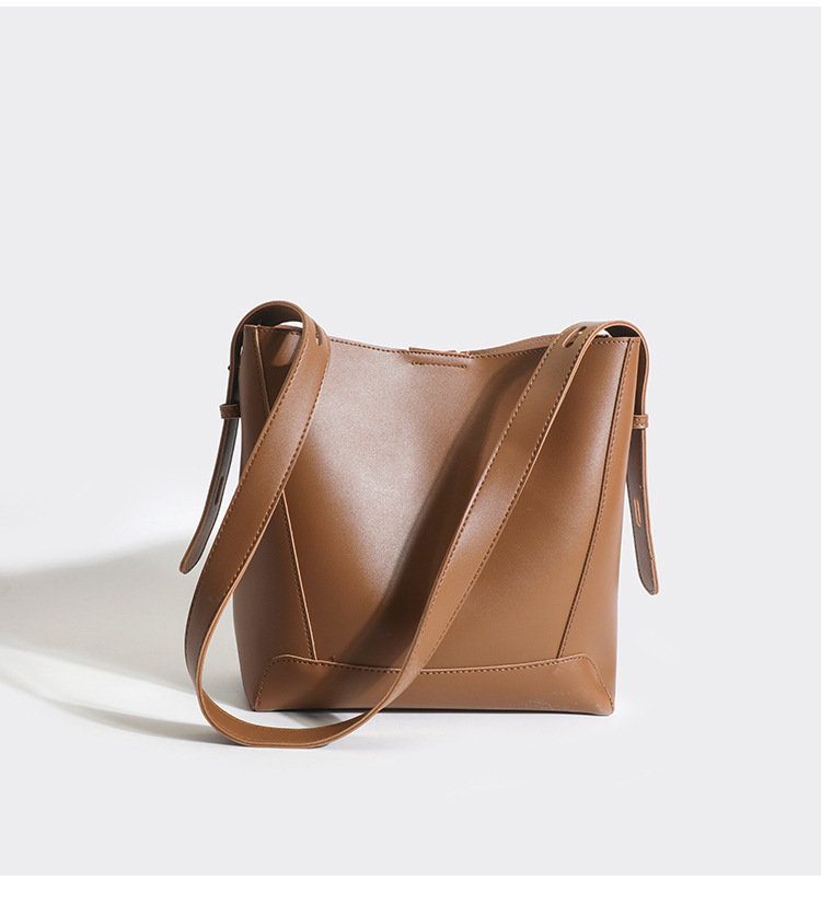 Women's Medium Pu Leather Solid Color Streetwear Zipper Shoulder Bag display picture 5