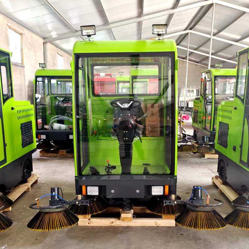 鲁鸿电动扫路车 公路清洗设备 驾驶式电动扫地机 智能扫路机