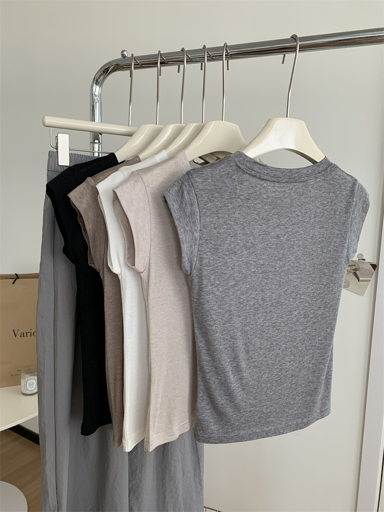 夏の新型丸首の小さい飛袖tシャツの女子学生の薄い金は身を修めてやせています。