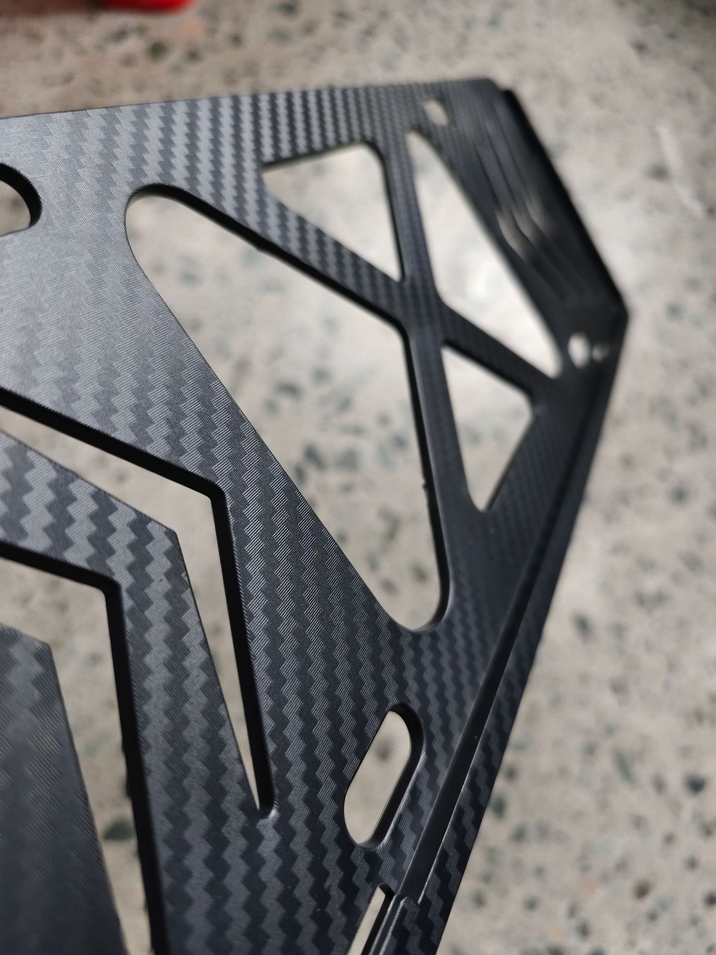 New Energy Vehicle Frameless License Plate Frame with Carbon Fiber Texture, Does Not Block the Camera, Specifically Designed for Anti-Theft Modification
