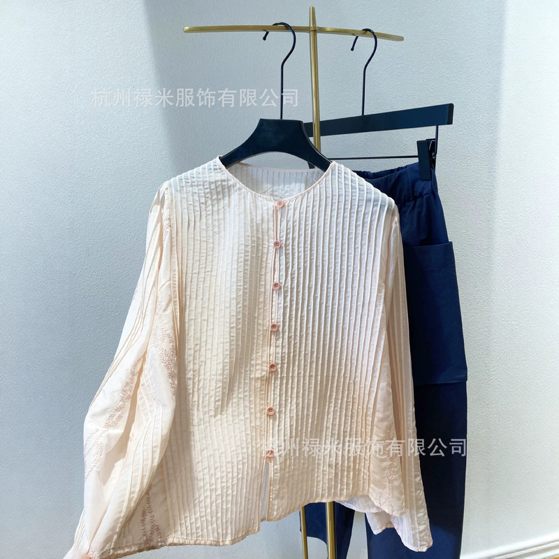 The color of the garment resembles rose embroidery and wisteria flowers~ Poetic floral pink top, striped shirt, available for dropshipping