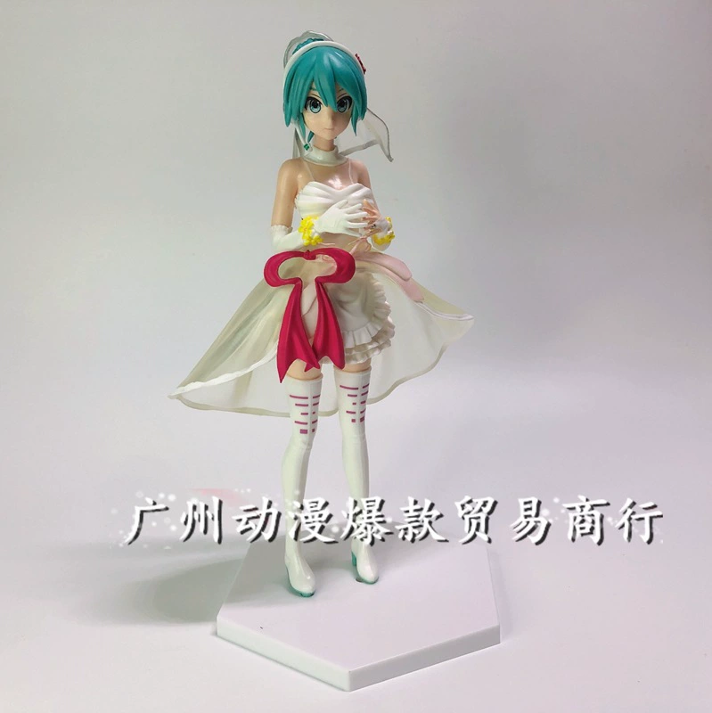 Фигурка (Hatsune Miku) Q-версия розовая сакура, украшение-торт, коллекционная, 0,5 кг