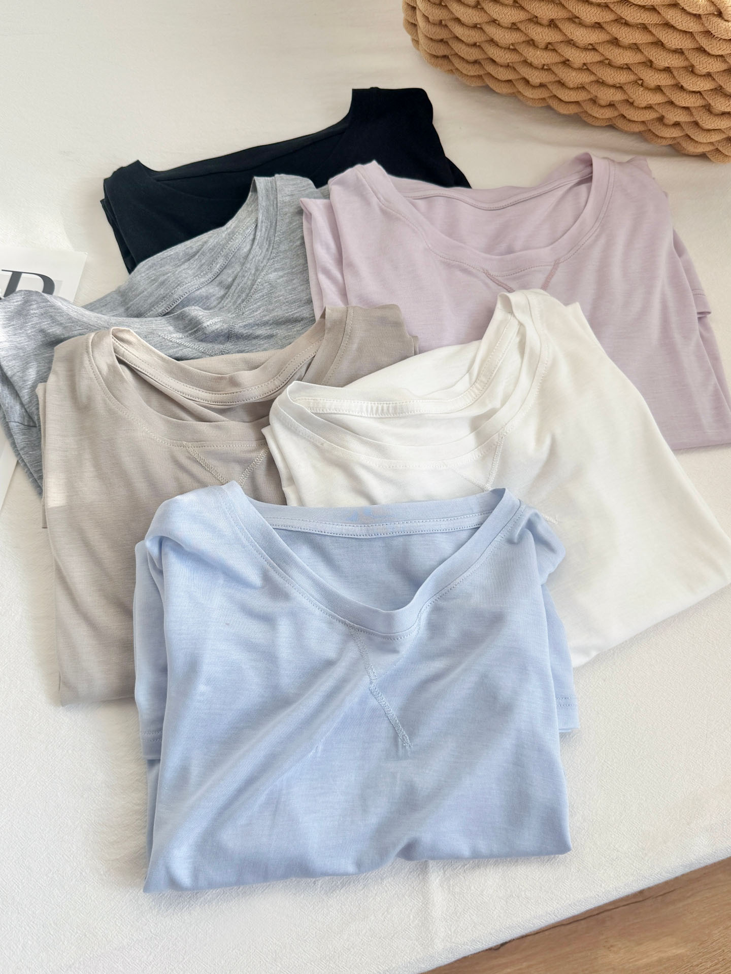 Lyocell Long-Sleeved T-Shirt for Women, Summer Thin Ice Silk Round-Neck Base Shirt, Loose Air-Conditioning Sun Protection Cover-Up Knitwear