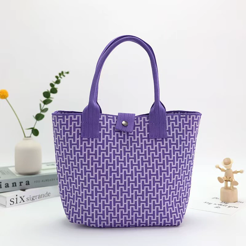 Новая вязаная сумка в корейском стиле в стиле ретро, ​​модная и универсальная, изысканная корзина для овощей, красивая портативная сумка-тоут для выхода на улицу.