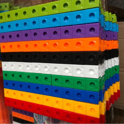 Yiwu foreign trade early education creative square particle building blocks 2cm100 plug-in connection plastic kindergarten children's toys