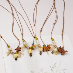 景徳鎮の陶磁器のネックレスのアクセサリーが可愛いです。