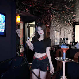 辣妹猫咪可爱慵懒设计感牛仔短裤女夏季设计感格纹拼接包臀裤子