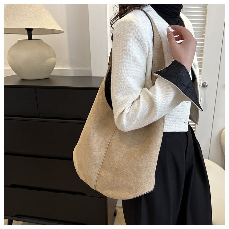 Matte winter capacious universal one-shoulder bag