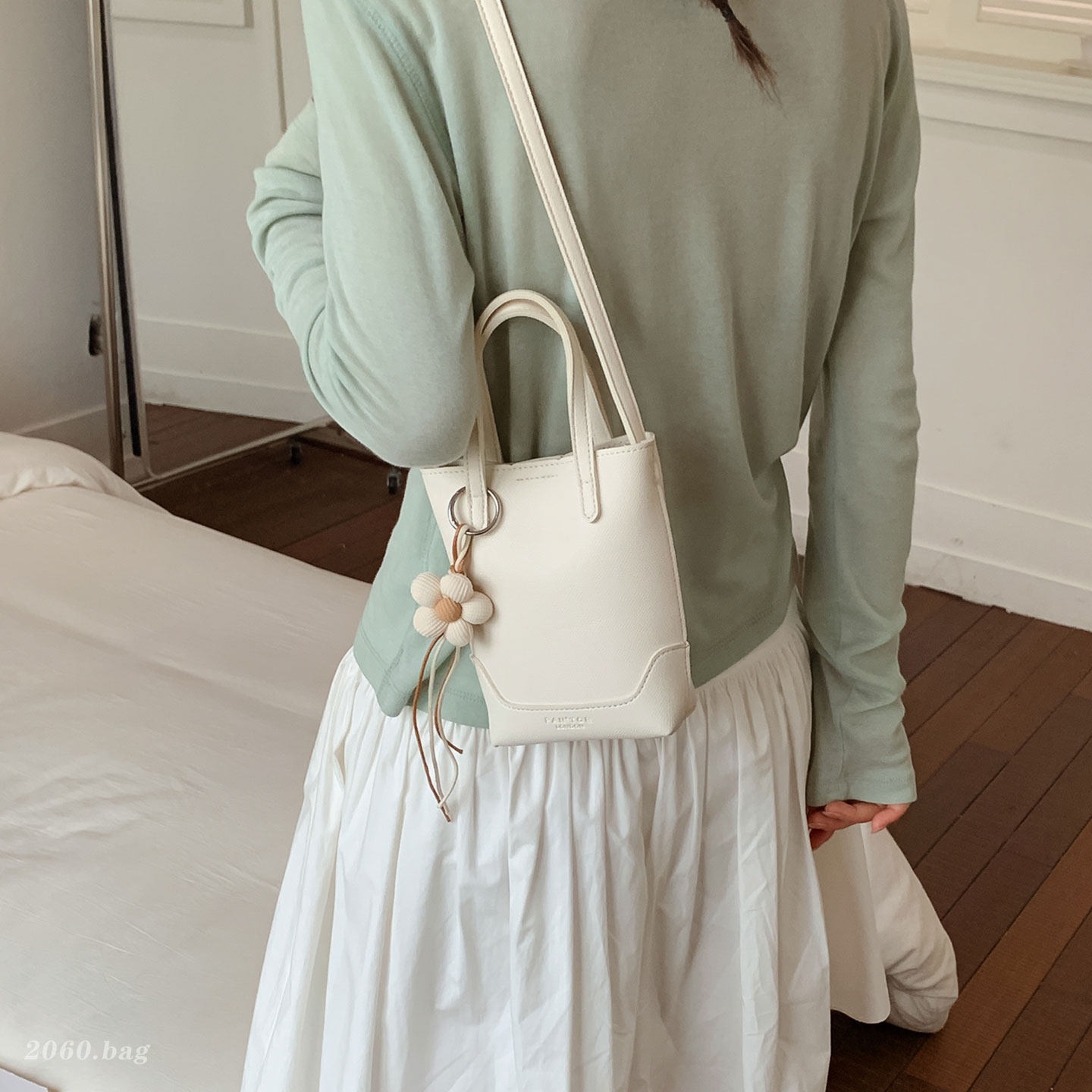 Nicho sensación bolso de moda bolso de mano simple mujer 2026 nuevo verano móvil inclinado universal popular hombro único