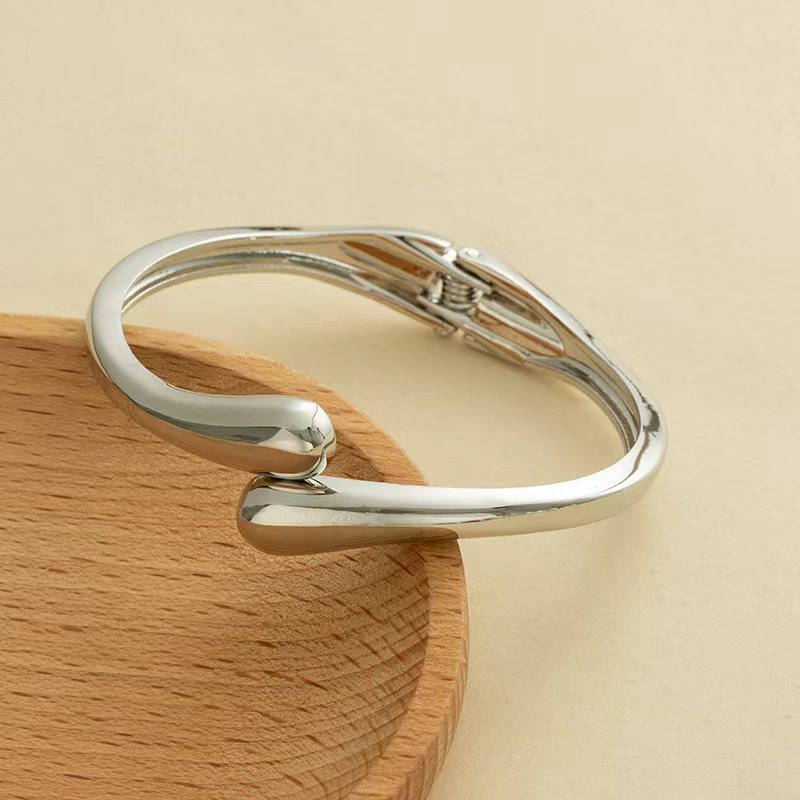 Europa y los Estados Unidos lujo transfronterizo diseño ligero de la industria pesada sensación pulsera metálica brillante abertura pulsera geometría minimalista personalidad amplia joyas
