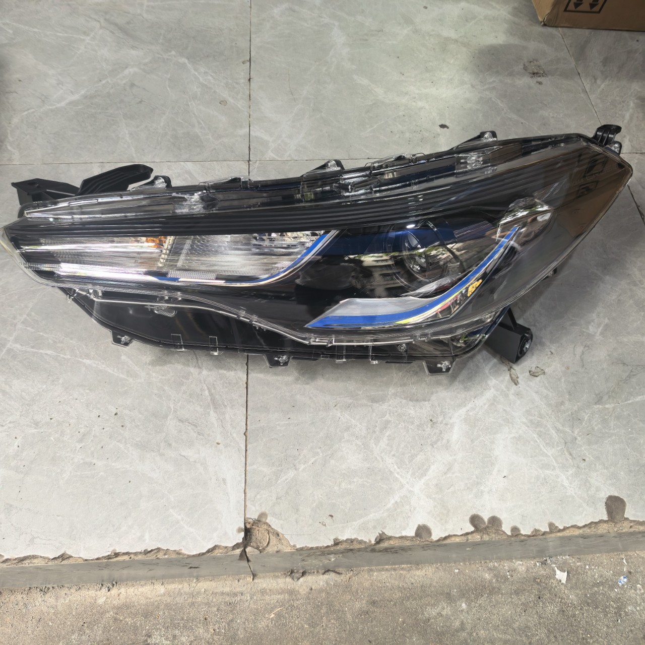 In-stock headlights for Toyota Corolla Cross, left and right front headlights 811100A180 811500A180