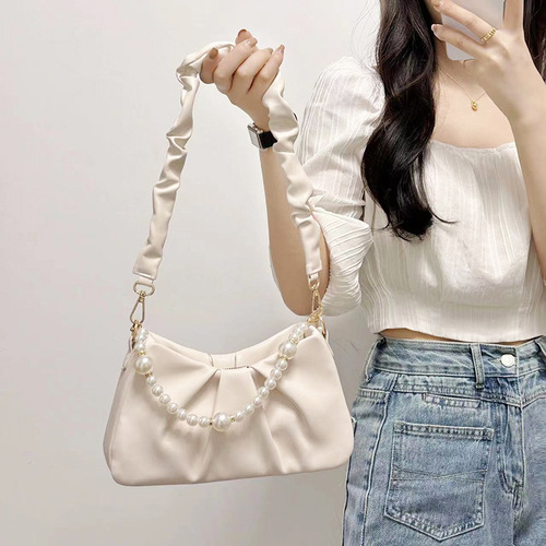 French versatile white pleated cloud bag for women 2024 new pearl chain armpit bag single shoulder crossbody bag for women