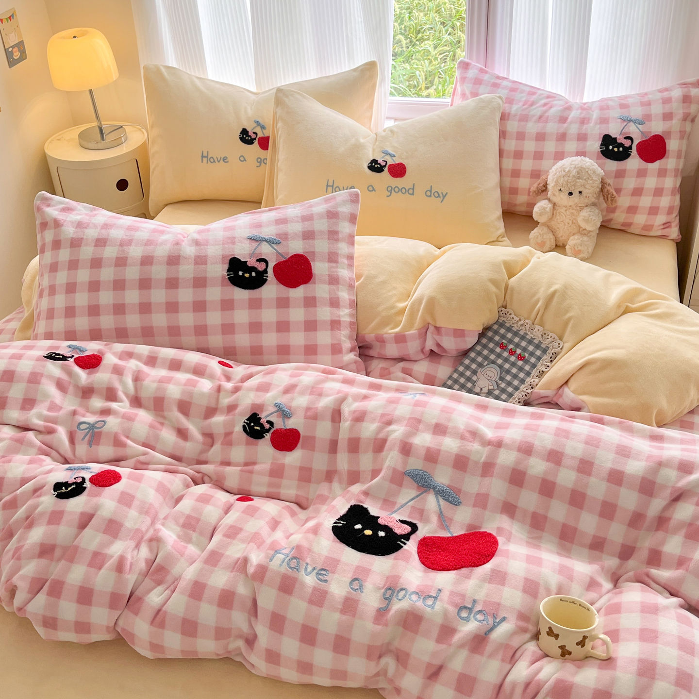 Invierno de dibujos animados de leche de seda cama de cuatro piezas en invierno de seda de coral calentamiento sábanas cubiertas de cama de tres piezas