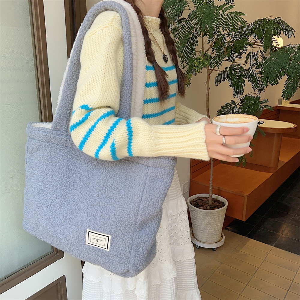 310232 Autumn and Winter Plush Bag for Women 2023 New style, front and back dual-purpose lambskin large capacity tote bag for single shoulder Item Picture