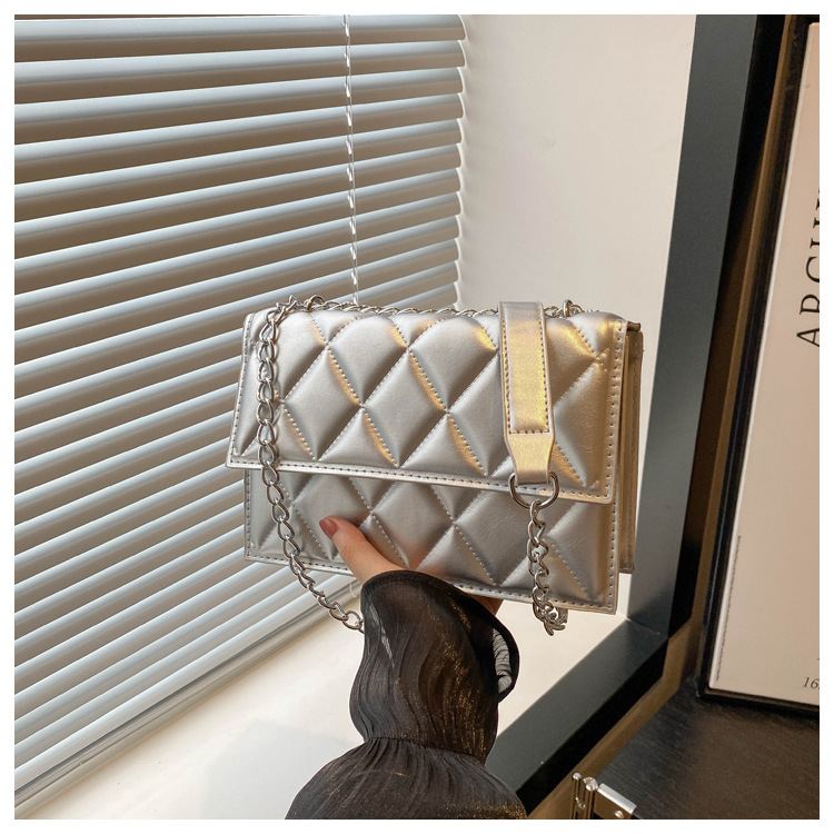 The 2024 autumn new French niche design chain small square bag, a fashionable macaron color single-shoulder crossbody bag undefined