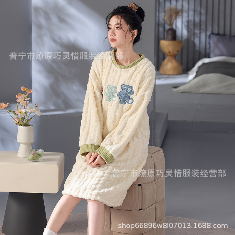 Pijamas de mujeres otoño invierno de franela lindo dibujo animado 2024 nuevo coral de lana gruesa falda cálida ropa para el hogar
