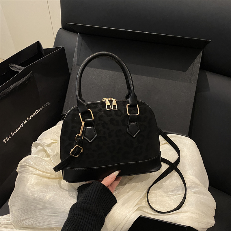 2026 New Fashion Stylish Solid Color Large Capacity Simple Trendy Handbag Shoulder Crossbody Shell Bag for Women 2026 New Fashion Stylish Solid Color Large Capacity Simple Trendy Handbag Shoulder Crossbody Shell Bag for Women