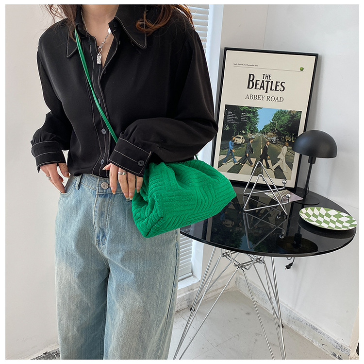 184g Weight Polyester Lining Material Clasp Frame Closure Type Sling Strap Strap Type Crossbody Bag Bags Type Casual, Daily, Shopping Occasion velvet Material Solid Color Pattern All Seasons Season Women's Gender Basic Style Cloud Shape Shape Women's Velvet Solid Color Basic Cloud Shape Clasp Frame Crossbody Bag 12