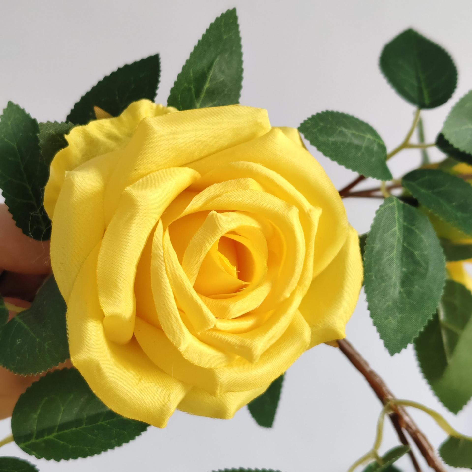 Simulación de rosas de vid de flores falsas de vid tubería de aire acondicionado para proteger la decoración del techo de la sala de estar de vid de plástico enredado transfronterizo