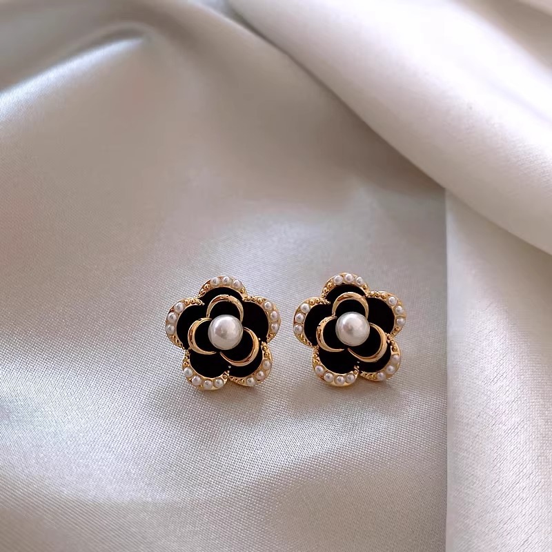 Aguja de plata de moda alta sensación de diamante de goteo de aceite pendientes nicho universal elegante pernos de orejas ligero lujoso temperamento simple orejas para mujeres