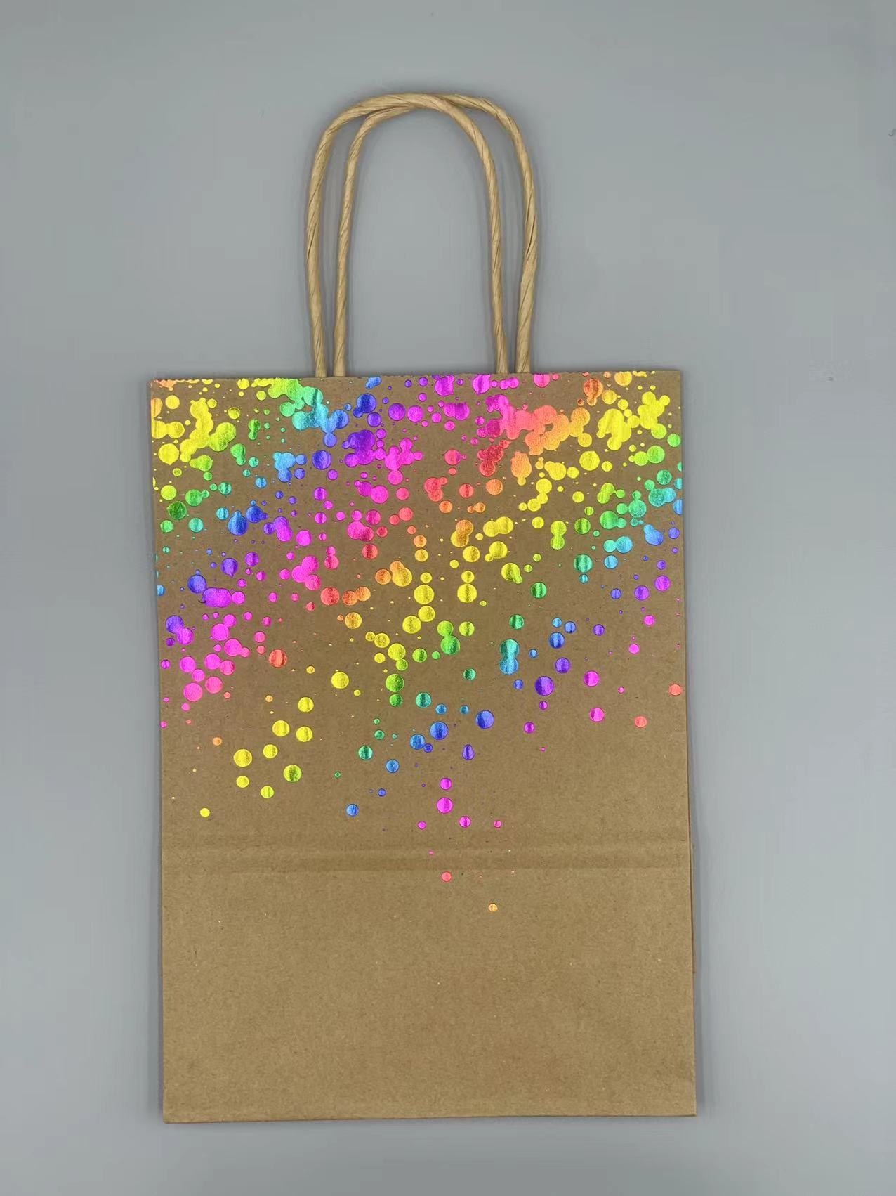 Piel amarilla --- punto superior --- color dorado; 16*22*8cm