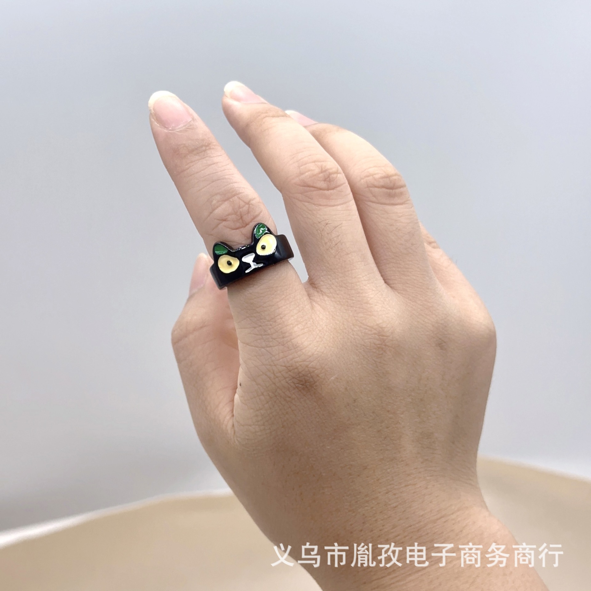Divertido resina negro gato blanco gato monstruo anillo grandes ojos dulce fresco dibujos animados lindo novias pareja anillo joyería