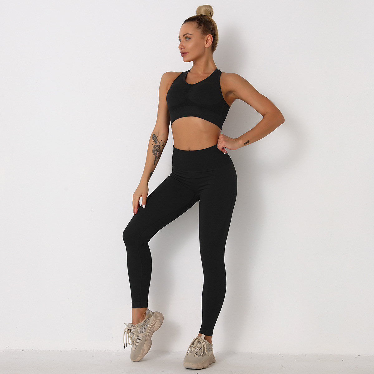 Conjunto de sujetador deportivo de sujeción ligera y legging de cintura ancha sin costuras NSLX48726