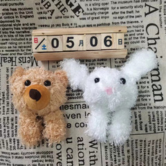 ぬいぐるみ茶色の熊の頭の靴の手袋のセーターは子供の服の部品の材料の卸売りを包みます。