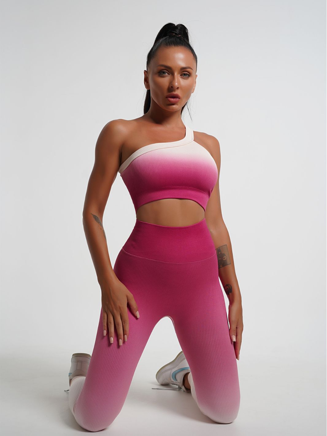 [Selección estricta] conjunto de ropa de yoga apretada sin costuras transfronteriza otoño y invierno gradiente de manga larga movimiento remoto acondicionamiento físico elástico dos piezas
