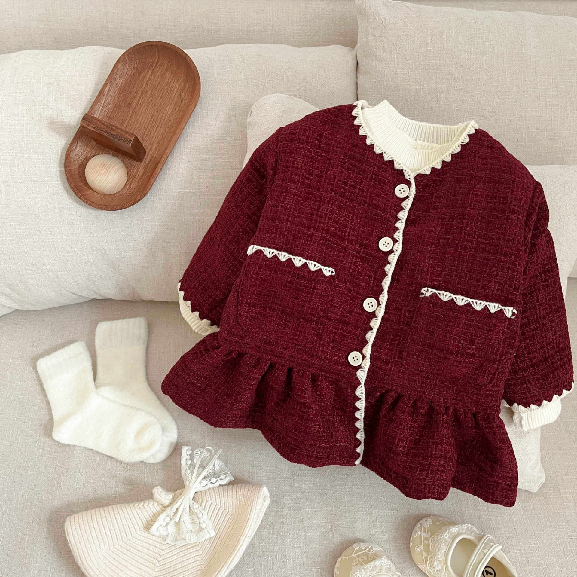 Девушка осень зима 2024 новый ребенок красный рождественский маленький ароматный пиджак иностранная девочка весна корейская версия кардиган