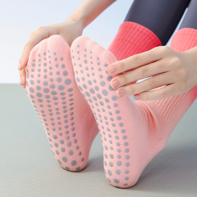 New gradient-colored Pilates yoga socks for women, mid-calf length, with silicone anti-slip soles, high elasticity, suitable for fitness, dance, and sports New gradient-colored Pilates yoga socks for women, mid-calf length, with silicone anti-slip soles, high elasticity, suitable for fitness, dance, and sports