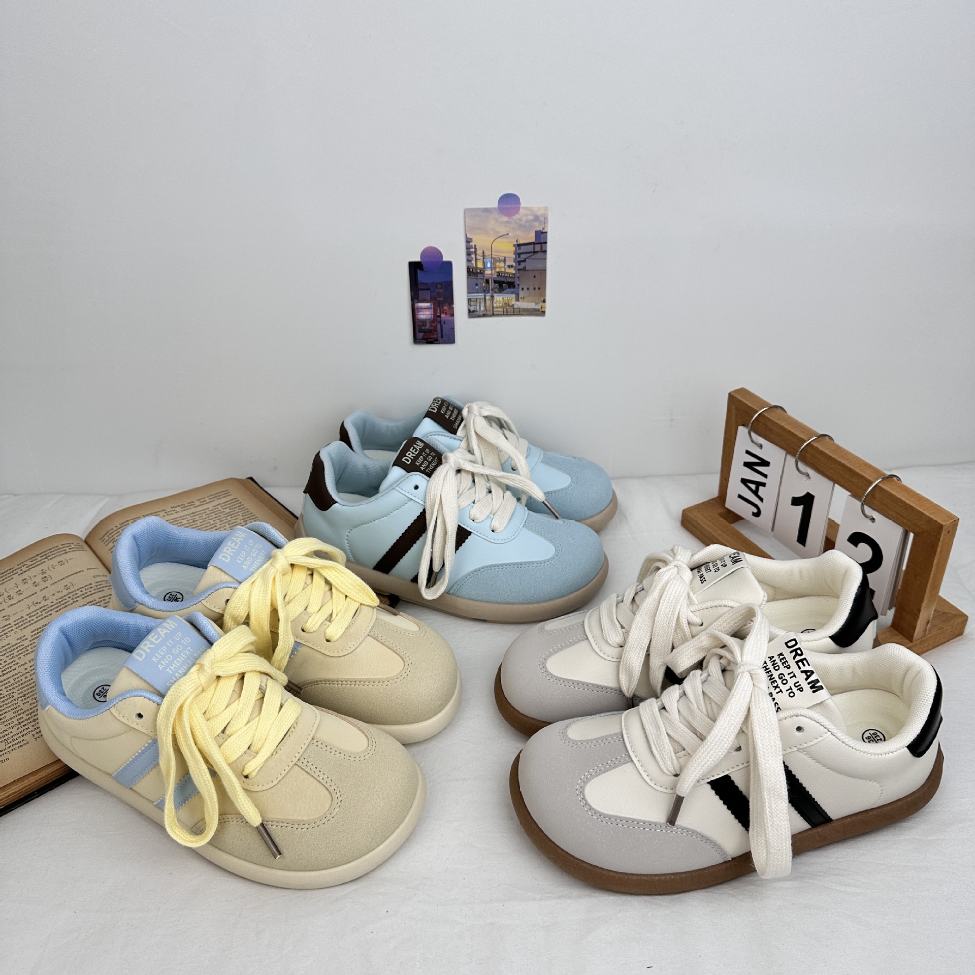 Yuanbo 2025 estudiantes zapatos de deporte de tendencia de punta cuadrada de corte bajo zapatos de entrenamiento alemán para mujer zapatos de lona casuales coreanos de todo fósforo