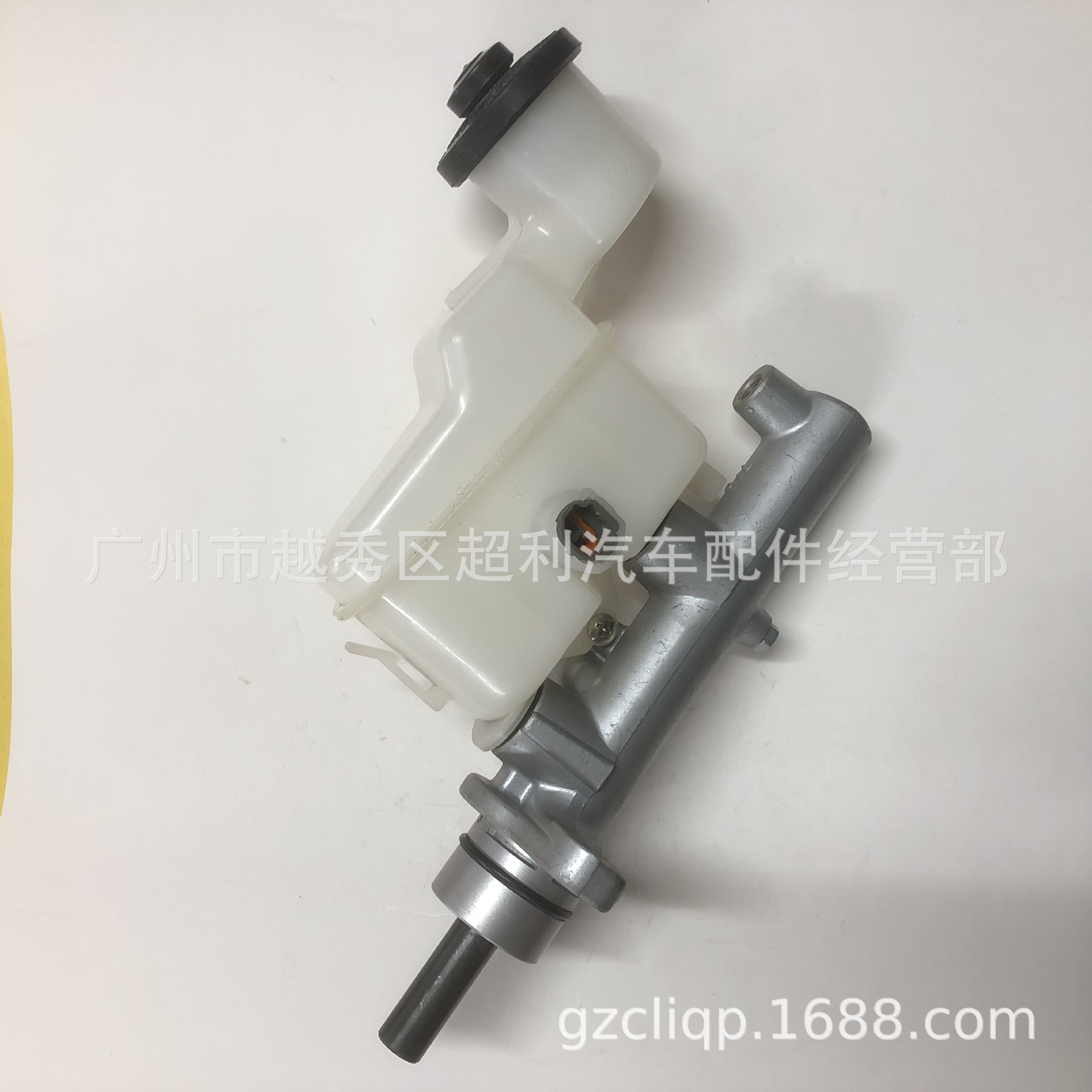Applicable 47201-0K040 VIGO KUN15 KUN26 1KD 2KD brake master cylinder left 4WD