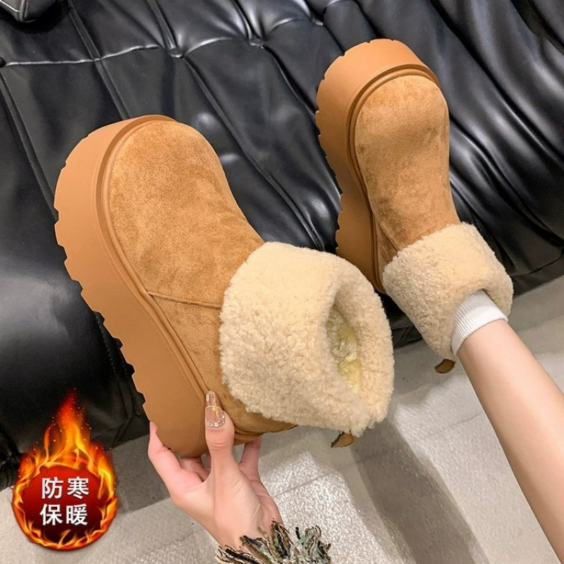 Fashionable high warm boots, shoes platform