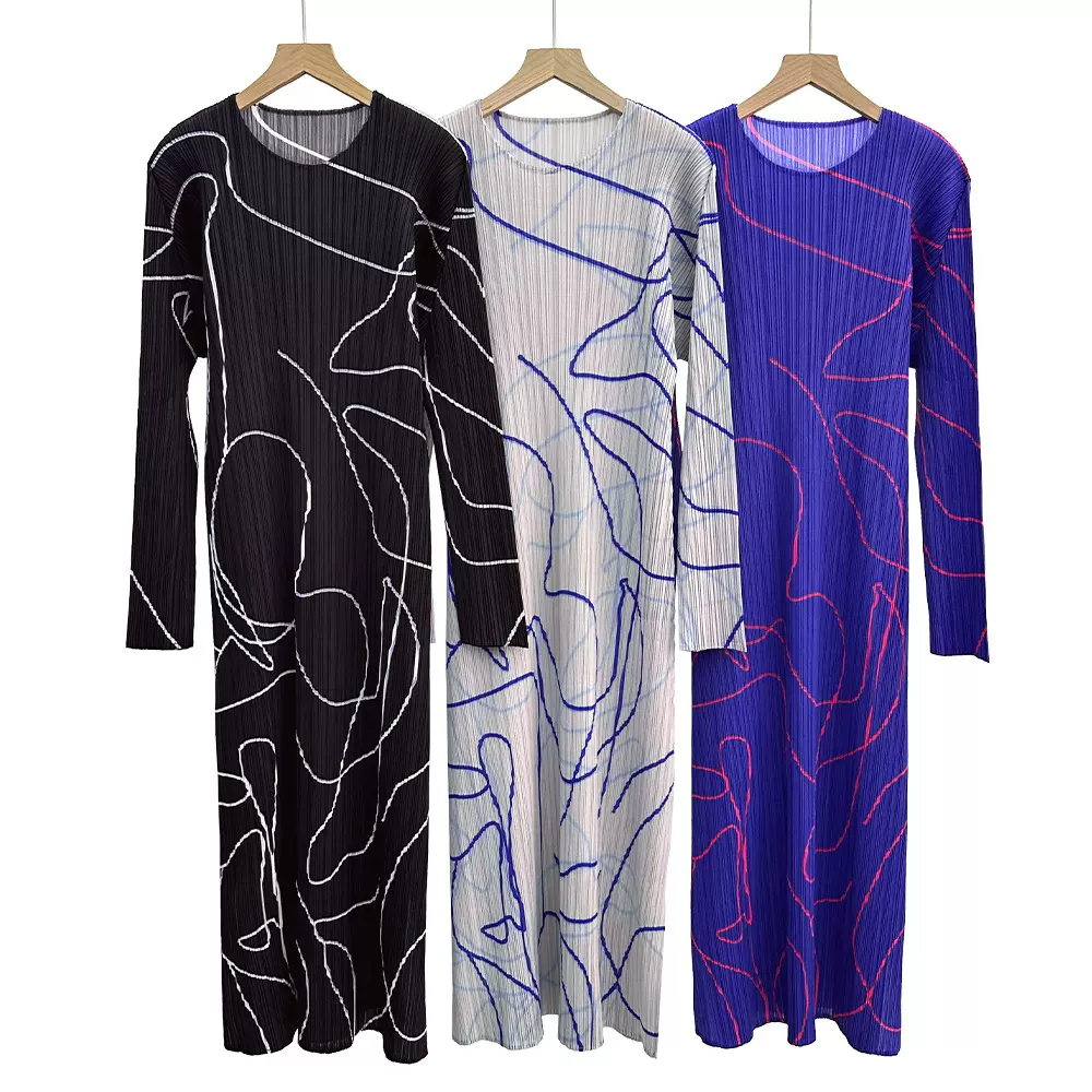 2025秋季三宅线条主线印花长袖直筒连衣裙女中长款简约修身褶皱裙