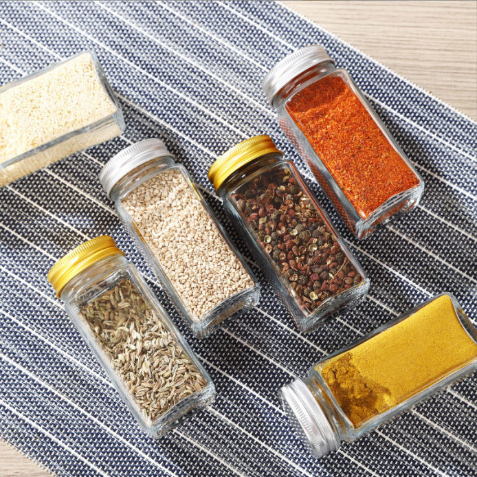 Botella de condimento transfronteriza de 4oz 120ML cubierta cuadrada de bambú y madera Kit de etiqueta de clasificación de alimentos de cocina frasco de especias de vidrio