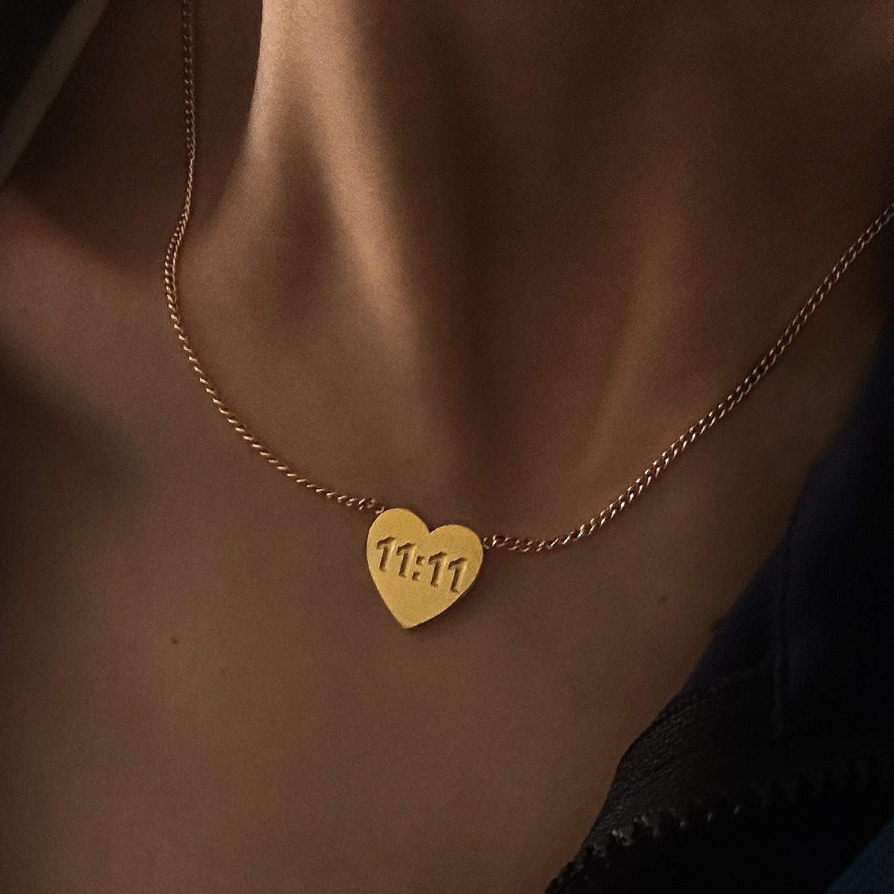 Collar Número de la Suerte 11, para Uso Superpuesto, Bañado en Oro