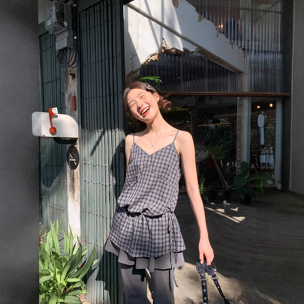 Ремешок и талия в клетку камзол жилет женский летний 2025 новый маленький ребенок сладкий маленький рубашка повседневный топ