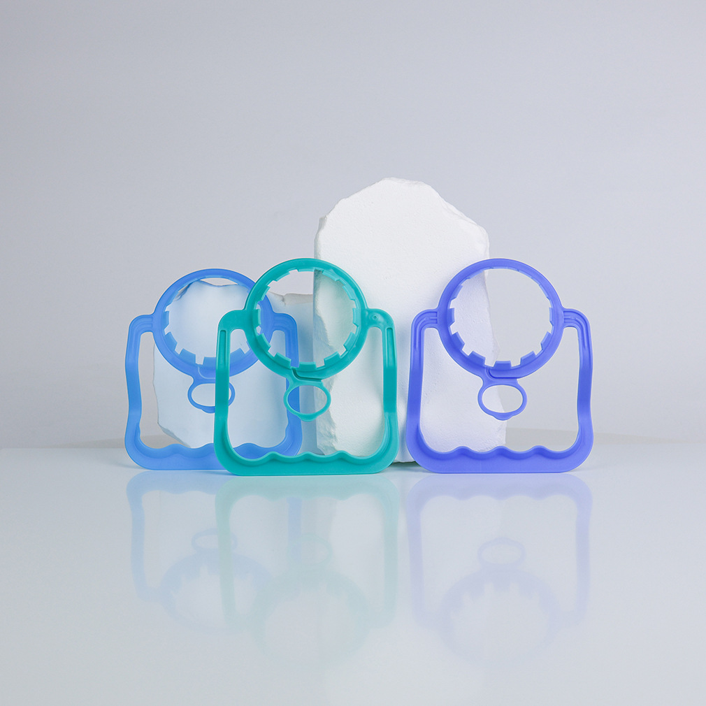 Proveedor al por mayor botella de agua potable desechable mango de plástico 45 / 48 calibre botella de bebidas PE mango