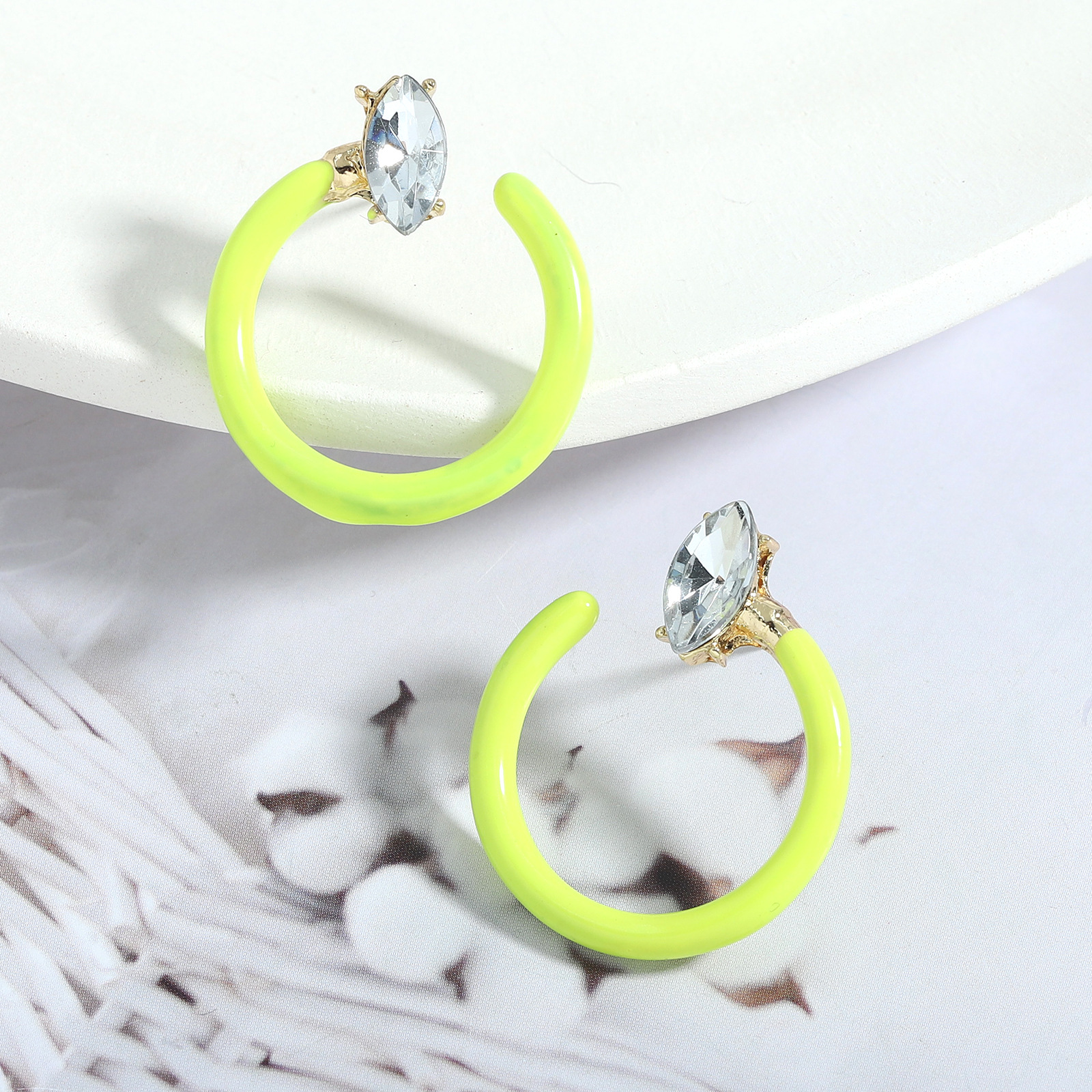 Wholesale Jewelry C-shaped Inlaid Diamond Earrings Nihaojewelry display picture 1