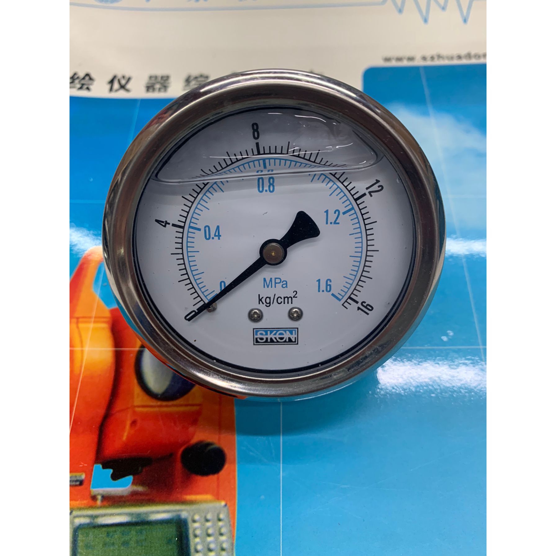 SKON牌耐震压力表YN60表盘60MM油压表轴向抗震表螺纹14*-1.5MM