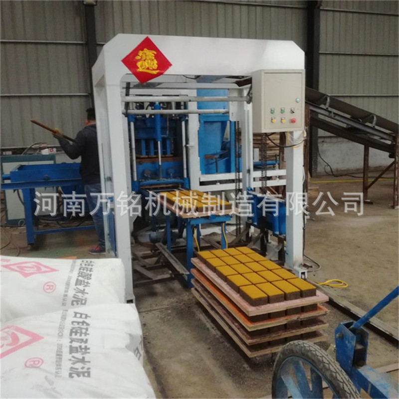 Exportación de Asia central y semiautomática máquina de formación de bloques huecos pequeña máquina de ladrillo de cemento sin quemar máquina de ladrillo de residuos de construcción