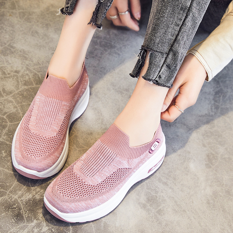 Zapatos de mujer al por mayor, novedad primavera 2026, zapatillas deportivas transpirables de punto con suela gruesa y aumento de altura para mujer