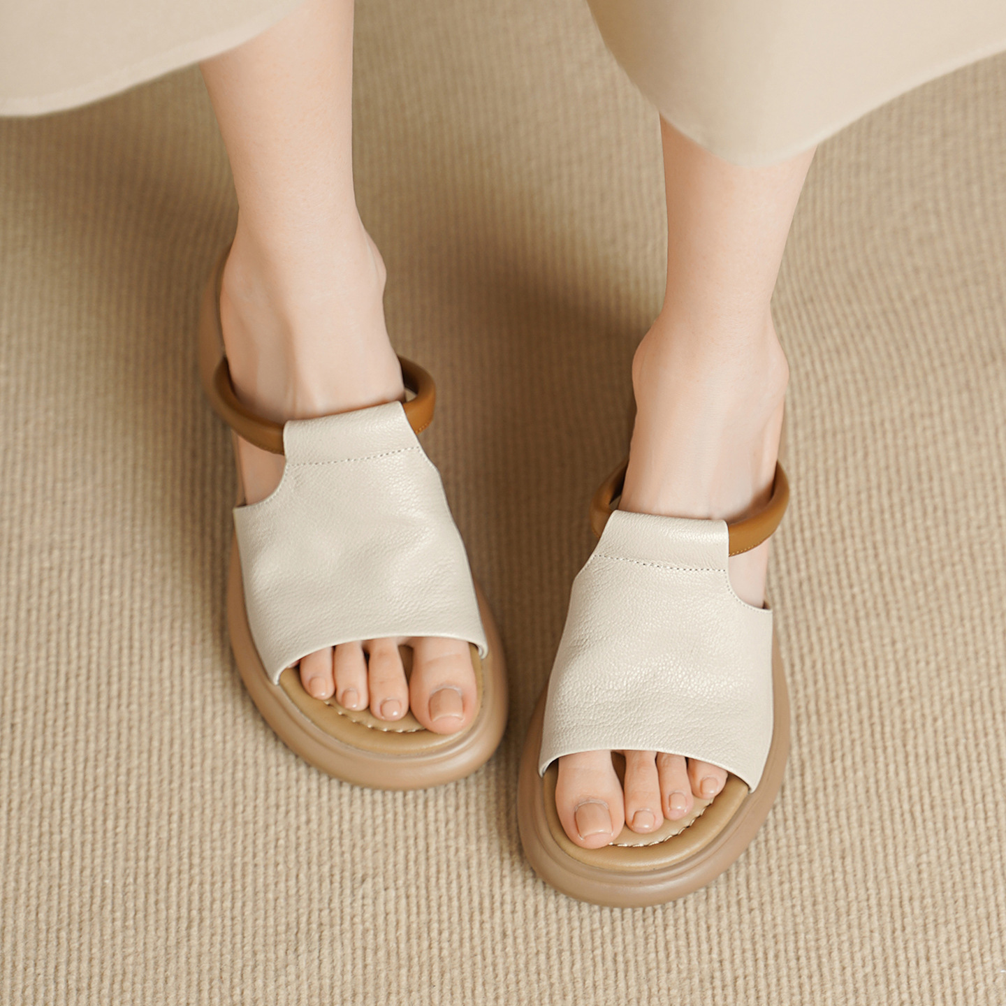 Sandal nữ hở mũi gót vuông đế dày da dê cao cấp — màu trắng ngà