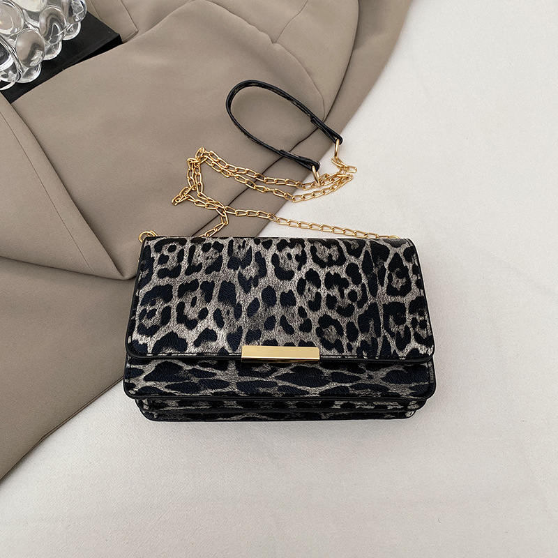 2024 invierno nuevo estampado de leopardo de moda bolso cuadrado de estilo extranjero sensación de tendencia personalidad literaria de moda bolso de hombro único