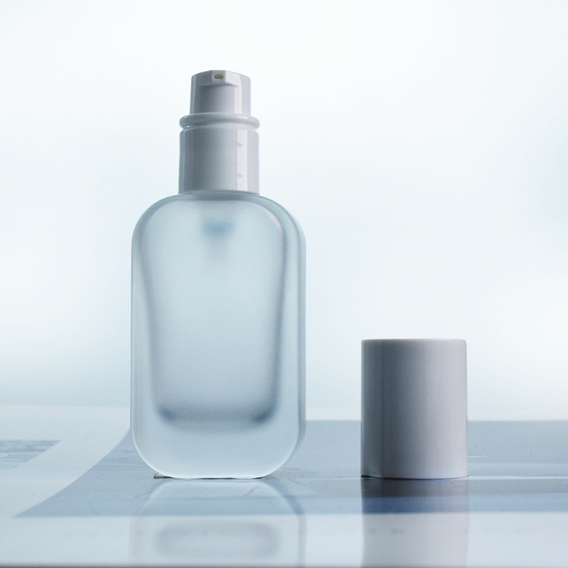 30ml/50ml/100ml厚い底のつや消し/透明なスプレーの瓶の四角形の丸い肩ひもの蓋の化粧品は瓶を分けます。|undefined