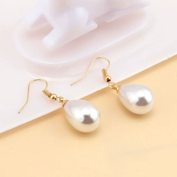 Golden water drop pearl (ear hook)