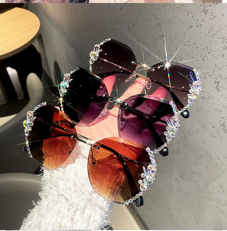 Mode Farbverlauf Harz Polygon Diamant Rahmenlos Sonnenbrille Der Frauen display picture 1