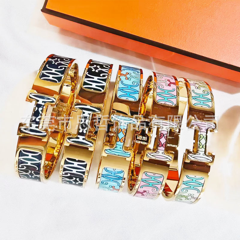 Factory Direct Sales, Original Design, Light Luxury Enamel Bracelet with Childlike Patterns, European and American Cross-Border Hot-Selling Titanium Steel Couple Bracelet Factory Direct Sales, Original Design, Light Luxury Enamel Bracelet with Childlike Patterns, European and American Cross-Border Hot-Selling Titanium Steel Couple Bracelet